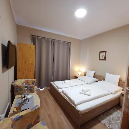 Bed & Breakfast Family Panzio