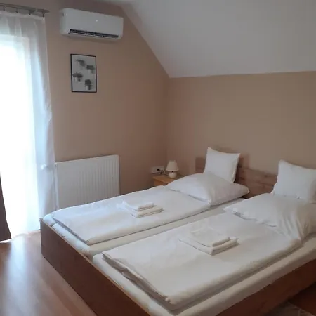 Bed & Breakfast Family Panzio